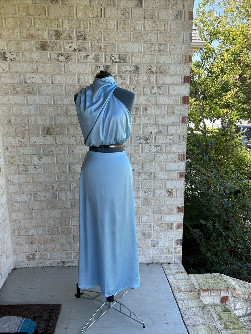 2-piece satiny mock neck crop top & skirt set